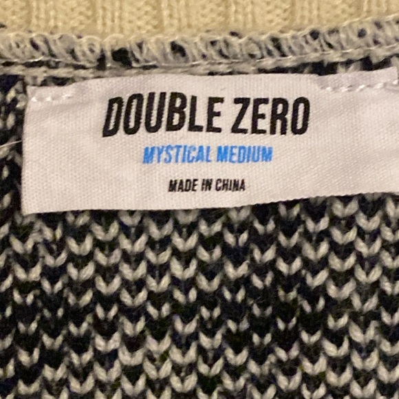 Double Zero Women’s  Oversized Houndstooth Sweater Vest - Picture 4 of 6